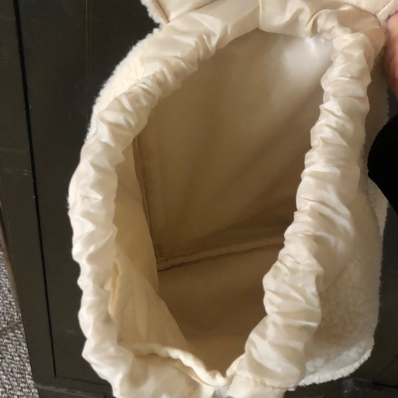 Brand new embroidered sherpa backpack - Picture 6 of 7